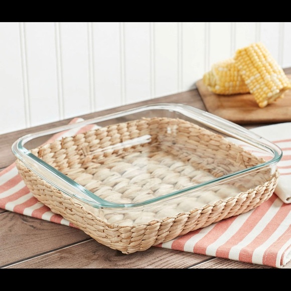 Dolly 1.9 qt Baking Dish with Wicker Basket *new* - Picture 2 of 4